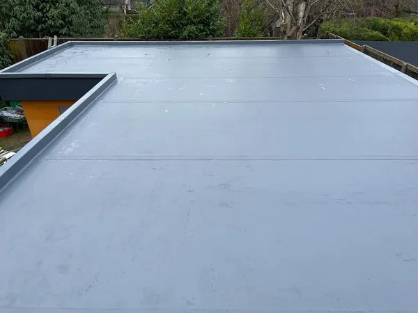 Pale-grey EPDM roof with raised perimeter edges
